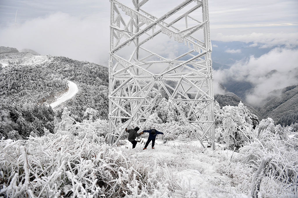 海拔1420米，電力“哨兵”風(fēng)雪中守護(hù)萬(wàn)家燈火