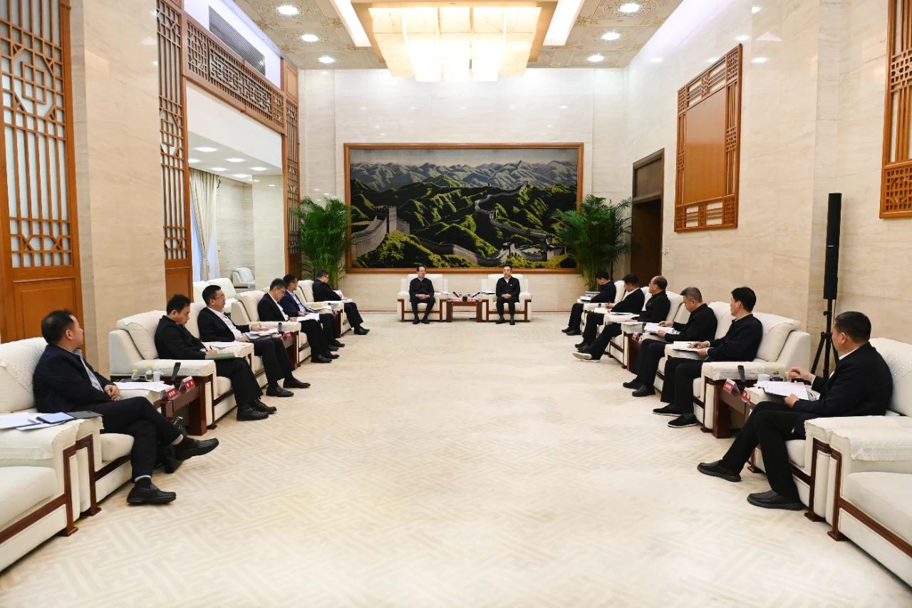 大唐集團黨組書記、董事長鄒磊與中國電建黨委書記、董事長丁焰章會談